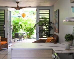 屋外ダイニングエリア