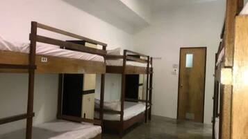 Shared Dormitory | Laptop workspace, free WiFi, bed sheets