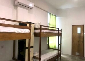 Laptop workspace, free WiFi, bed sheets - Hotel O 2night Stayin 2 (Sibu)