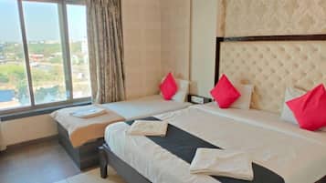 Deluxe-Dreibettzimmer | Bügeleisen/Bügelbrett, kostenloses WLAN