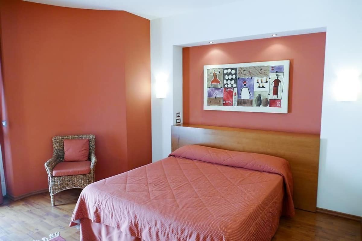 In-room safe, desk, soundproofing, free WiFi