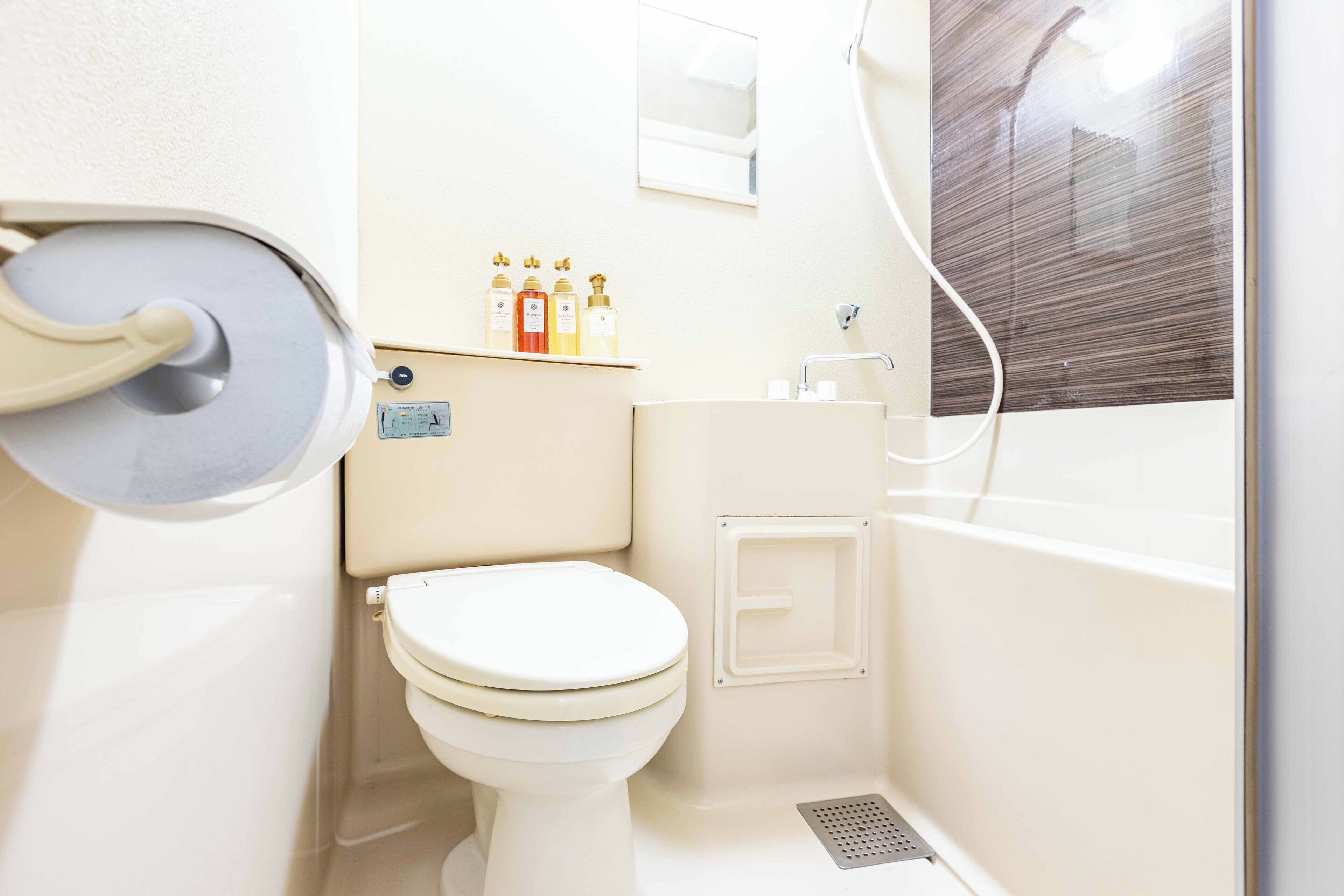 Esterrace 102, Non Smoking | Bathroom | Combined shower/tub, designer toiletries, hair dryer, towels