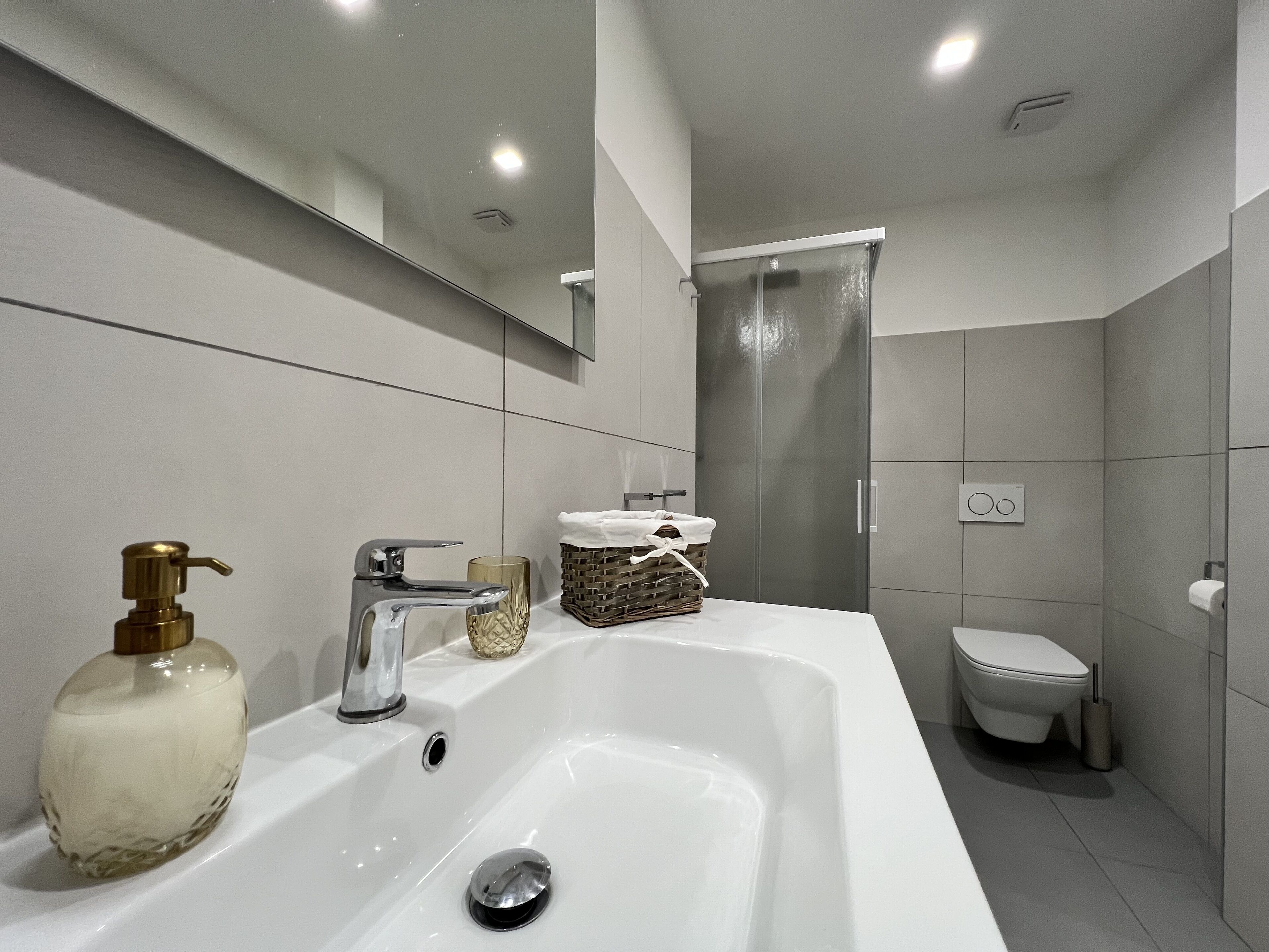 Doccia, asciugacapelli, bidet, asciugamani