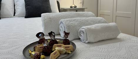 1 bedroom, desk, free WiFi, bed sheets