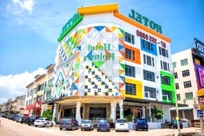Front of property - Hotel Holmes Johor Jaya (Johor Bahru)