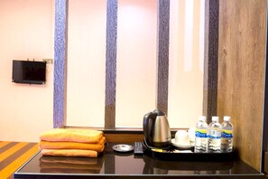 Deluxe Double Room, 1 King Bed | Desk, laptop workspace, free WiFi, bed sheets - Hotel Holmes Johor Jaya (Johor Bahru)