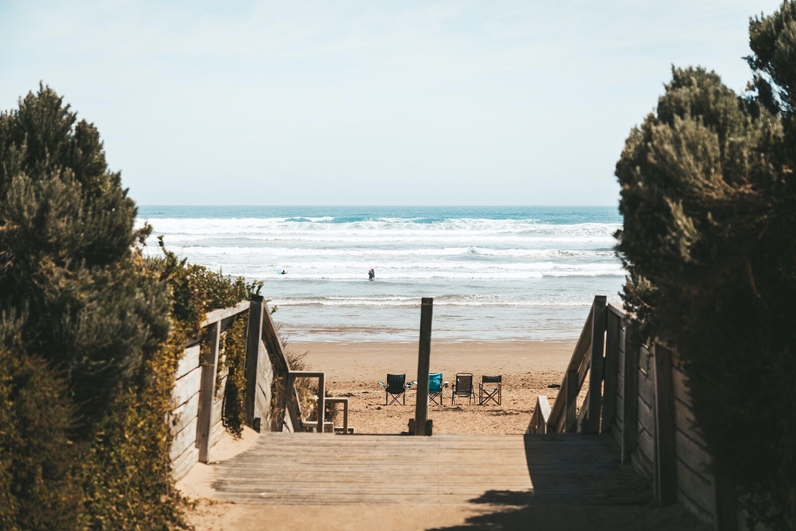 Playa en los alrededores y camastros 