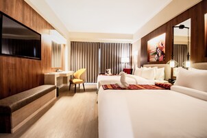 Premier Twin Room | In-room safe, desk, blackout drapes, free WiFi