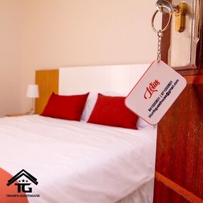 8 bedrooms, iron/ironing board, free WiFi - Triunfo Guest House (Maputo)