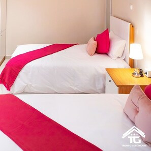 8 bedrooms, iron/ironing board (on request), free WiFi - Triunfo Guest House (Maputo)