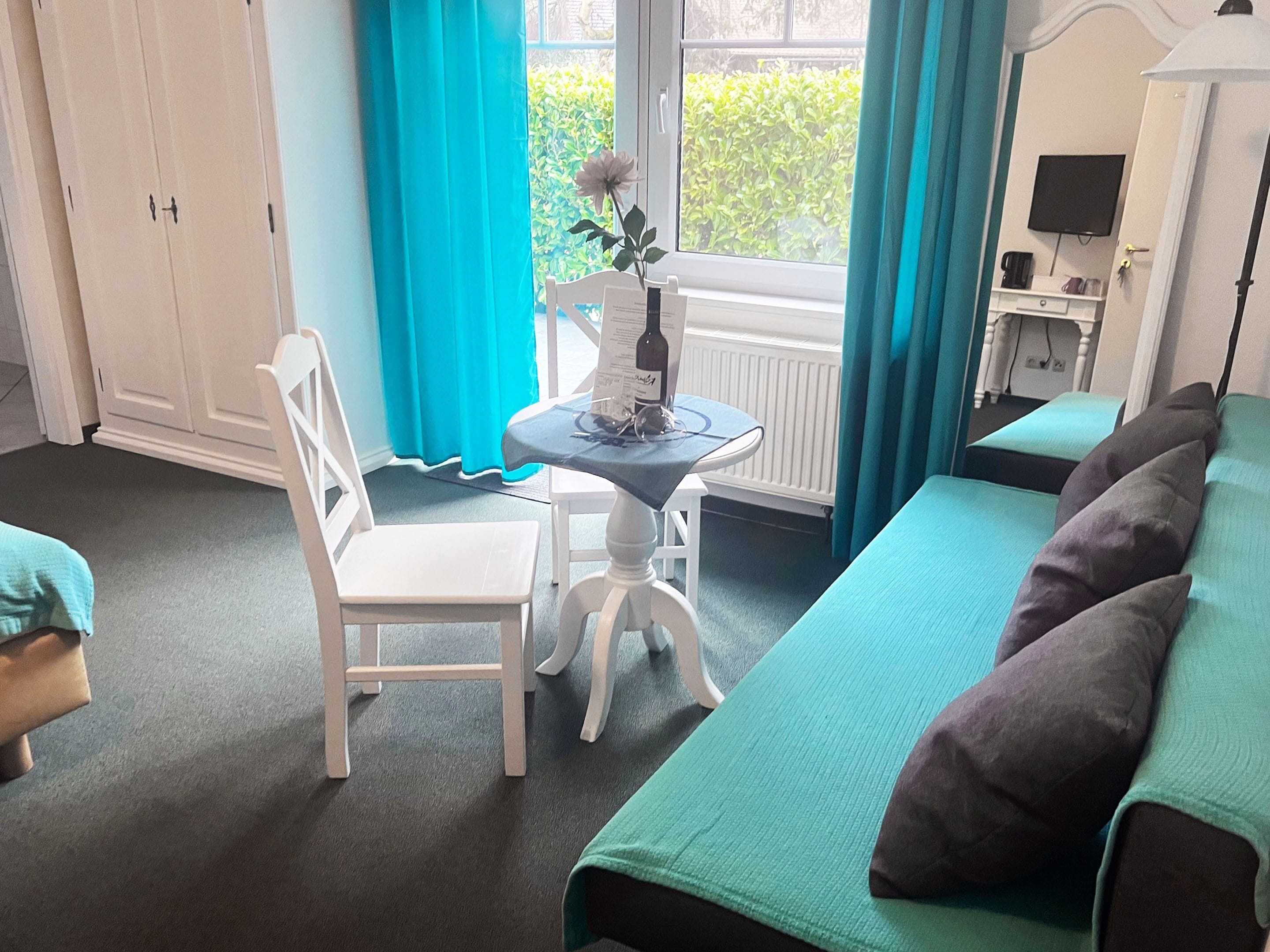 Grand-Doppelzimmer, 1 Doppelbett und Schlafsofa, Terrasse | Schallisolierte Zimmer, kostenloses WLAN, Bettwäsche