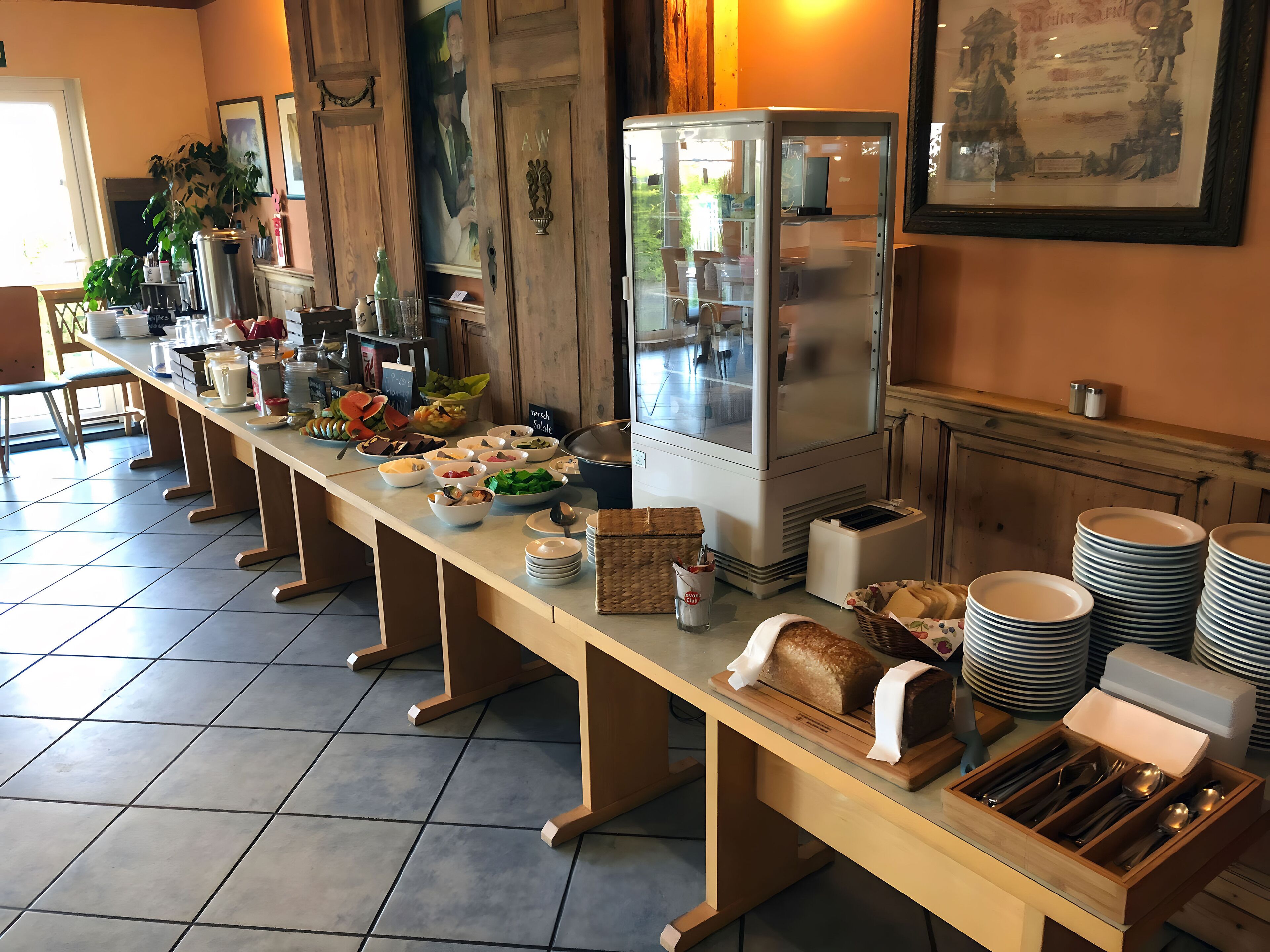 Café da manhã self-service todos os dias (EUR 15 por pessoa) 
