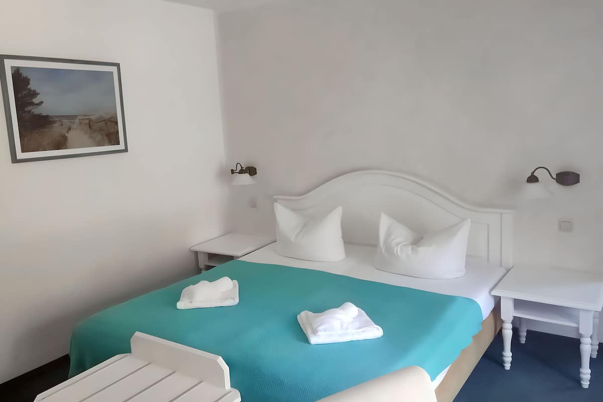 Classic Double Room, Terrace | Bathroom | Shower, hair dryer, towels, soap
