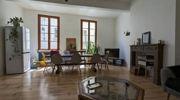 Smart TV - L'ariégentine: Charmante Maison de Ville (Foix)