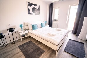 2 Schlafzimmer, Schreibtisch, Bügeleisen/Bügelbrett, Reisekinderbett