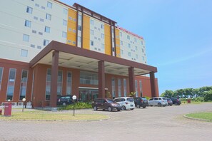Front of property - OYO 3269 Hotel Grand Sayang Park Makassar (Makassar)