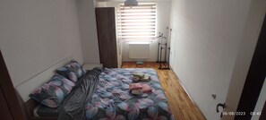 2 bedrooms, desk, iron/ironing board, WiFi - Spacious Family, Modern Apartment-Skopje (Skopje)