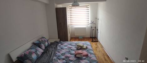 2 Schlafzimmer, Schreibtisch, Bügeleisen/Bügelbrett, WLAN