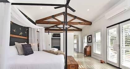 The Glass Ceiling 360 degree Mount View Hideaway
