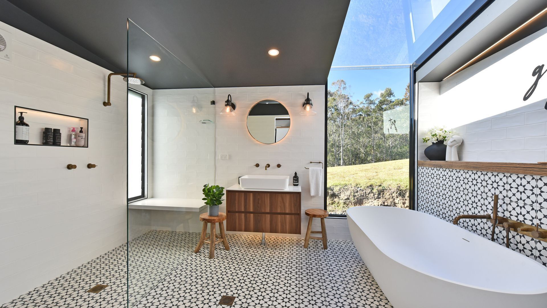 Bathtub, jetted bath, eco-friendly toiletries, hair dryer