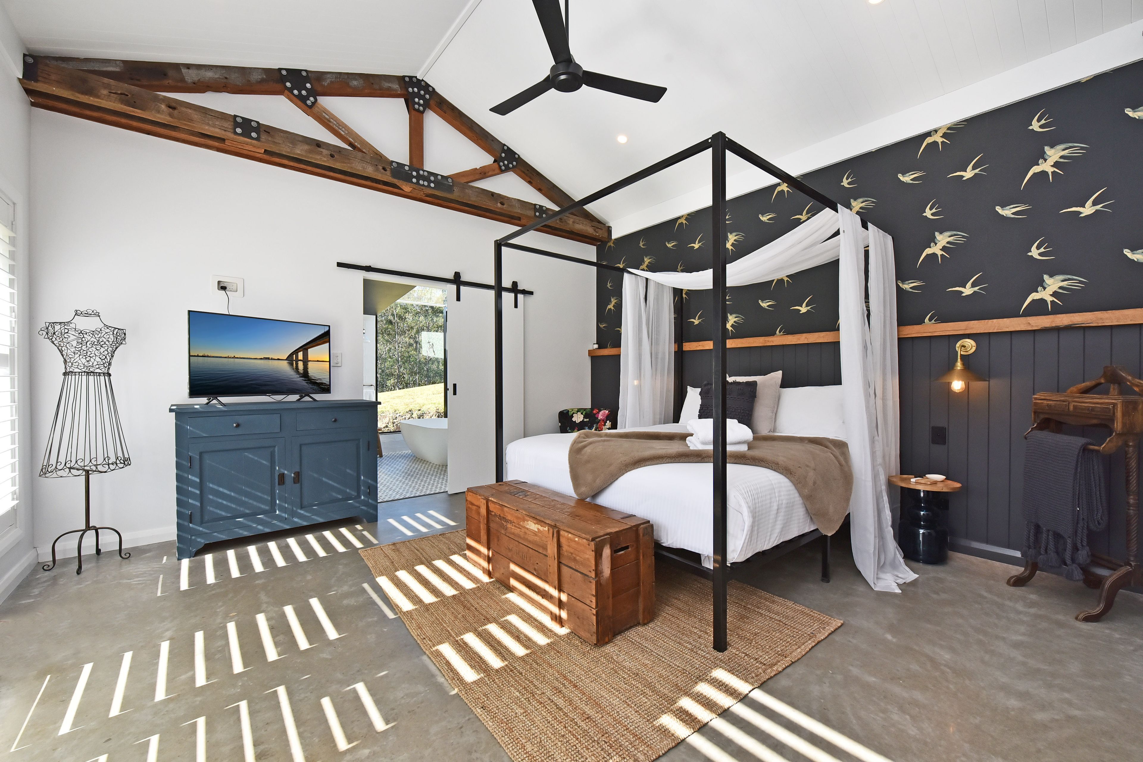 The Glass Ceiling 360 Degree Mount View Hideaway - Paxton