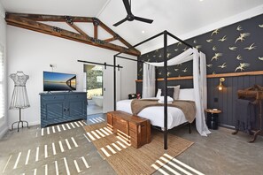 A bedroom with a four-poster bed, a ceiling fan, a television, and a wardrobe. - The Glass Ceiling 360 degree Mount View Hideaway (Mount View)