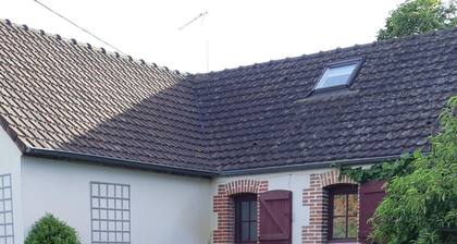 GĂźte confortable proche Moulins avec jardin & poĂȘle Ă bois