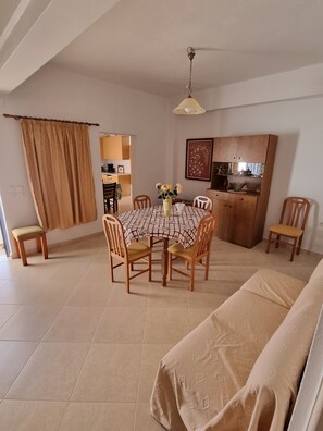 Smart TV - Astali Beach House (Bali Mylopotamou)