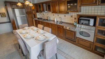 Appartement Élite, 4 chambres, vue ville | Cuisine privée
