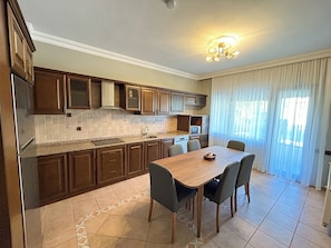 Deluxe Apartment | Private kitchen