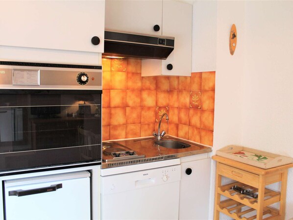 Kühlschrank, Ofen, Herdplatte, Geschirrspüler