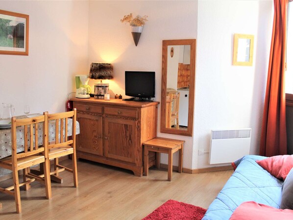 TV - Cozy Studio for 2 Near Vars Les Claux Slopes & Shops (Vars)