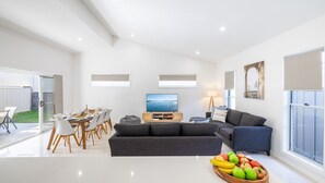 Interior - Daze on Dowling 25b Dowling Street WiFi, Air Conditioning 700 metres to the water (Nelson Bay)