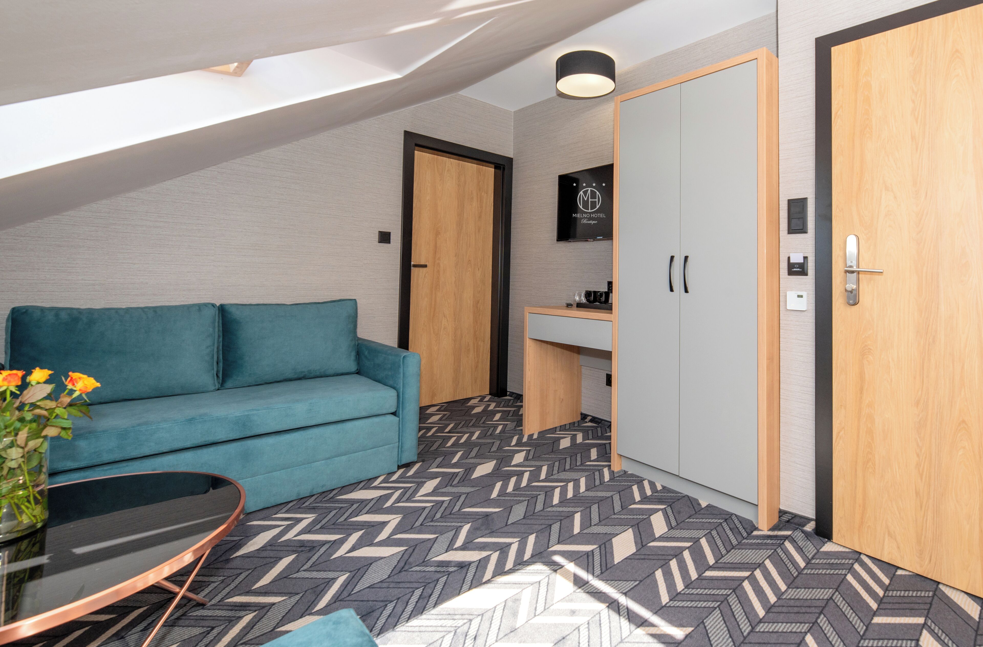 Desk, free WiFi, bed sheets