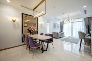 Appartement Premium, 4 chambres, vue ville | Literie de qualité supérieure, couette en duvet d'oie, surmatelas