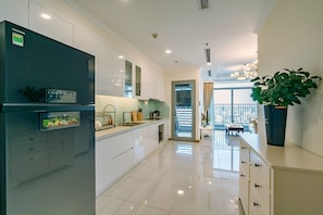 Private kitchen - Vera Apartments - Vinhomes Central Park (Ho Chi Minh City)