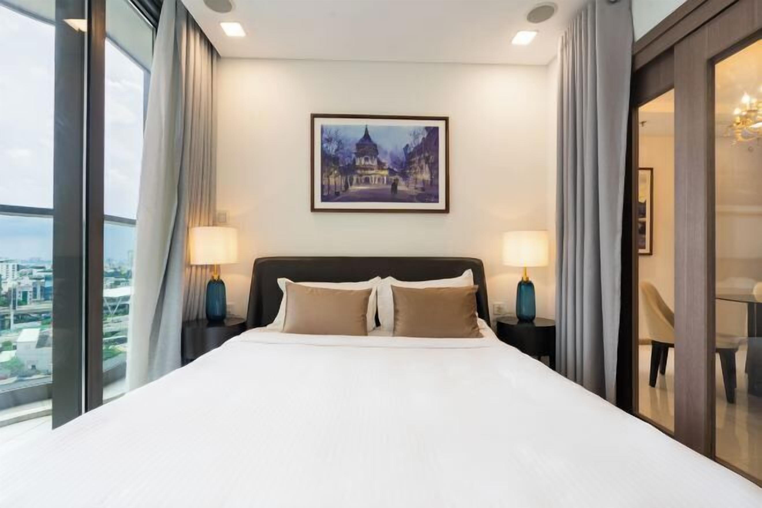 Premium bedding, down duvets, pillow-top beds, minibar