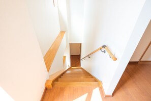 Didekorasi berbeda-beda dan dilengkapi dengan perabotan berbeda-beda