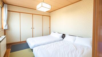 Deluxe Suite | Individually decorated, individually furnished, desk, laptop workspace