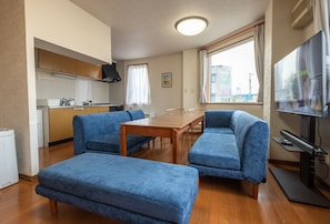 Deluxe Suite | Living area | Smart TV, fireplace, Netflix, Hulu - Niseko House in Ezo Fujiya (Kutchan)