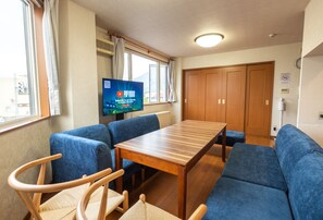 Deluxe Suite | Individually decorated, individually furnished, desk, laptop workspace - Niseko House in Ezo Fujiya (Kutchan)