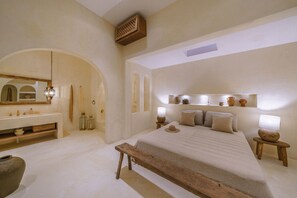 2 bedrooms, in-room safe, desk, iron/ironing board - Villa Stella (Canggu)