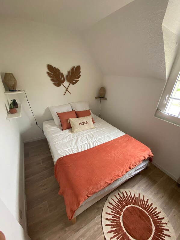 2 Schlafzimmer, Bügeleisen/Bügelbrett