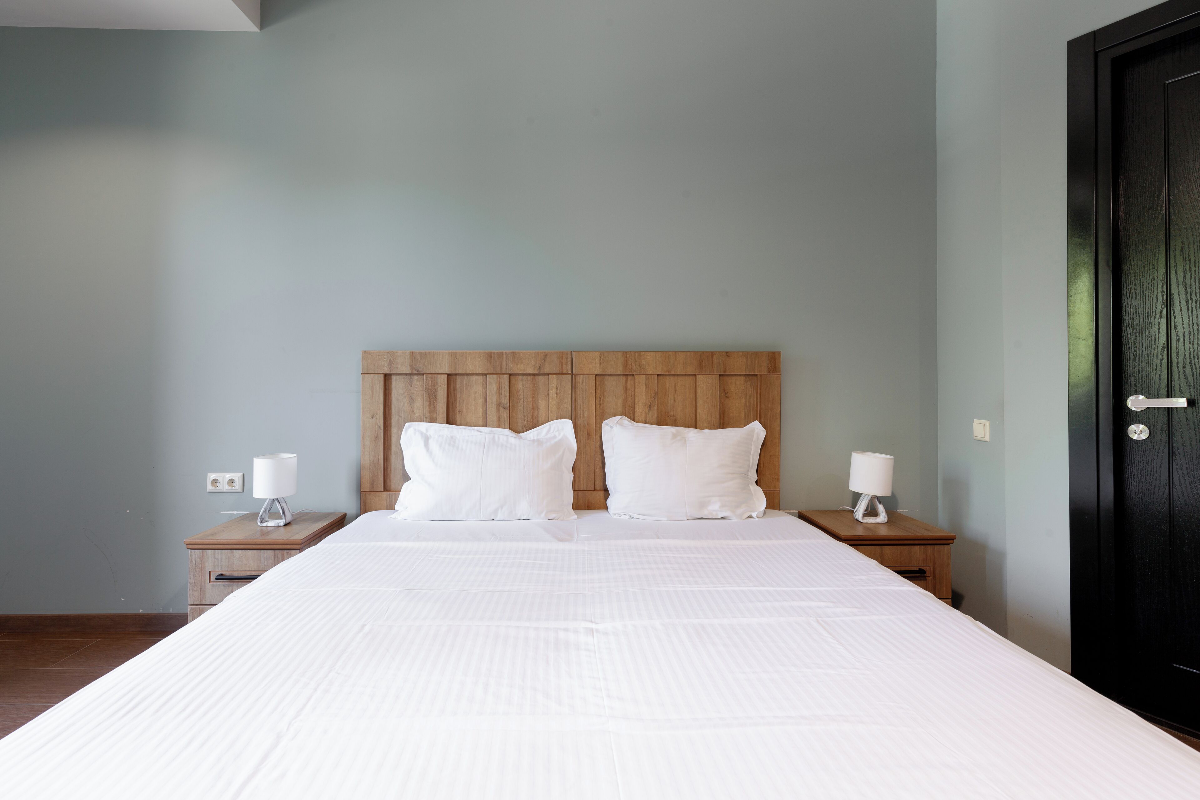 Eenvoudige kamer, 1 twee- of 2 eenpersoonsbedden | Een bureau, gratis wifi, beddengoed
