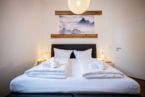 2 Schlafzimmer, Schreibtisch, Reisekinderbett, kostenloses WLAN