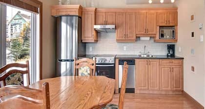 GLOBALSTAY. Bright Condo near the Lake