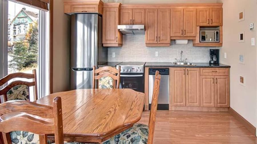 GLOBALSTAY. Bright Condo near the Lake