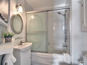 Luxury Condo, 1 Bedroom, Mountain View | Bathroom | Separate tub and shower, free toiletries, hair dryer, towels