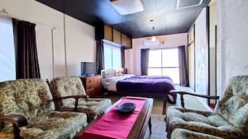 1 bedroom, in-room safe, free WiFi, bed sheets