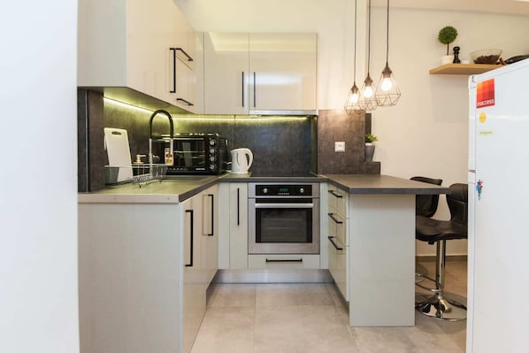 Appartement | Cuisine privée | Grand réfrigérateur, four, lave-vaisselle, grille-pain